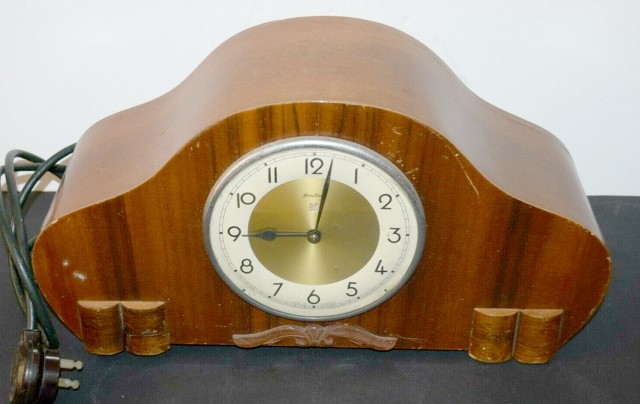 Perivale clock company